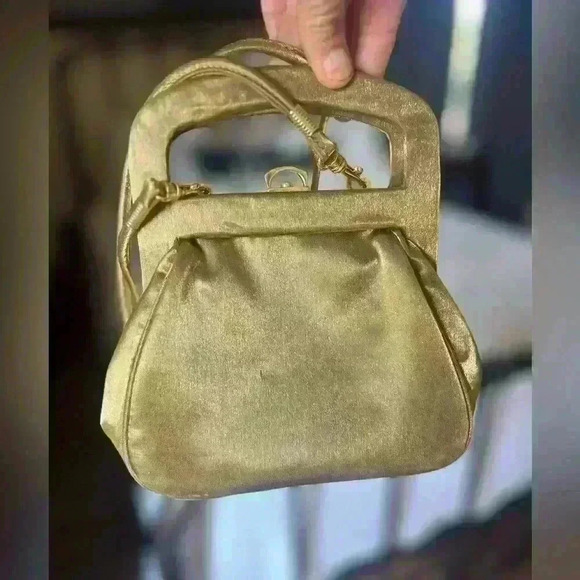 Gold Sateen ladies bag. Snap closure long removable strap. - Picture 7 of 8